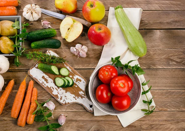 Органічні овочі та фрукти — стокове фото