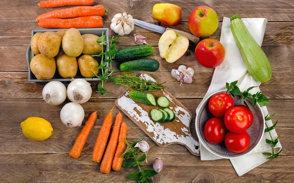 Органічні овочі та фрукти — стокове фото