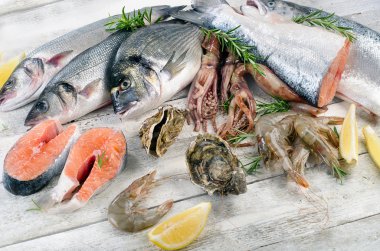 taze çiğ deniz ürünleri. 