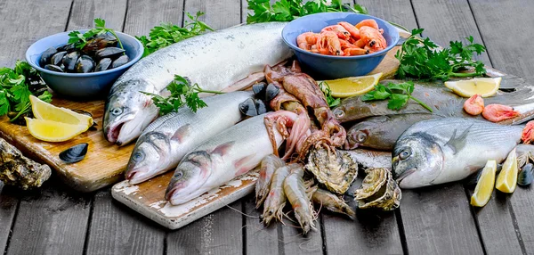 Fresh seafood on a wooden table. — Stock Photo, Image