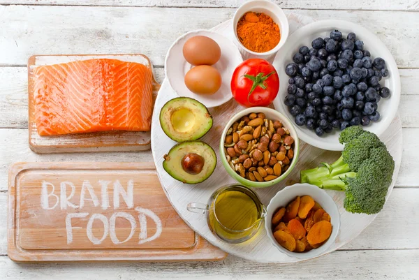 Battere gli alimenti per aumentare la capacità cerebrale . — Foto Stock