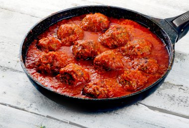 Domates soslu köfte.