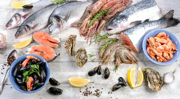 Frischer Fisch und Meeresfrüchte — Stockfoto