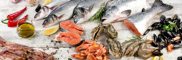 Taze balık ve deniz ürünleri. — Stok fotoğraf