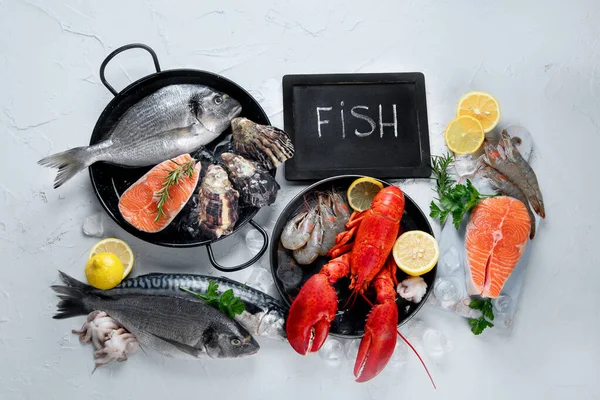 Sortiment Frischem Rohen Fisch Und Meeresfrüchten Gesunde Und Ausgewogene Ernährung — Stockfoto