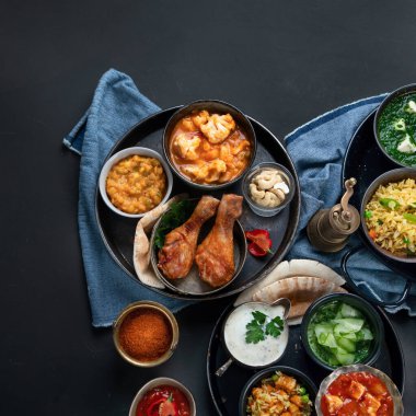 Geleneksel Hint mutfağı. Ev yapımı Hint tarifleri. Üst görünüm, alanı kopyala