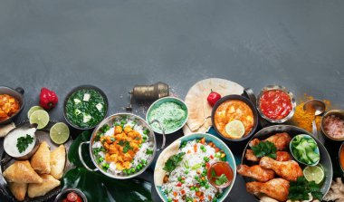 Geleneksel Hint mutfağı. Hint yemek tarifleri çeşitlidir. Üst görünüm, alanı kopyala