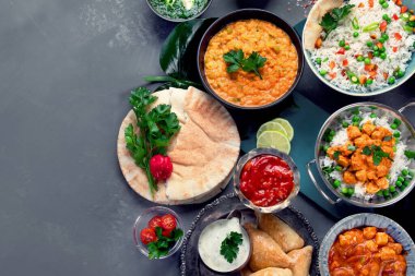 Geleneksel Hint mutfağı. Hint yemek tarifleri çeşitlidir. Üst görünüm, alanı kopyala