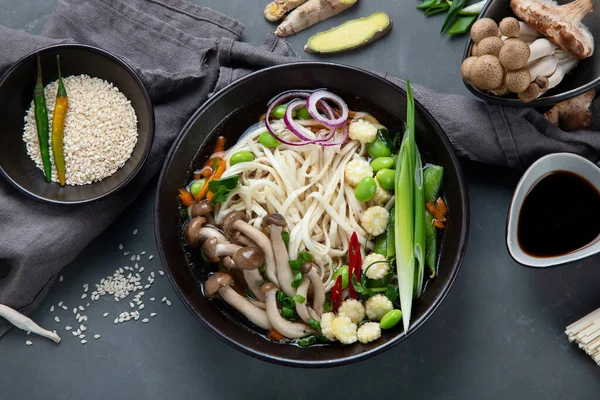 Udon Nouilles Aux Champignons Légumes Style Asiatique Nourriture Saine Vue — Photo