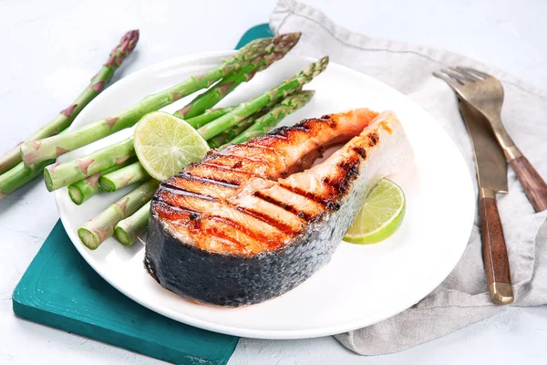 Grillad Lax Med Färsk Sallad Helati Ätande Koncept — Stockfoto