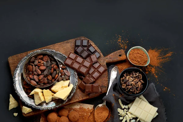 Bare Bucăți Delicioase Ciocolată Vizualizare Sus Spațiu Copiere — Fotografie, imagine de stoc