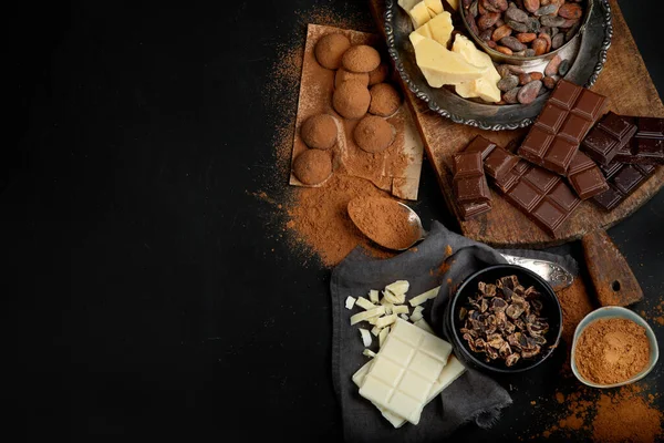 Bare Bucăți Delicioase Ciocolată Vizualizare Sus Spațiu Copiere — Fotografie, imagine de stoc