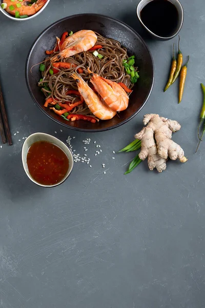 Soba Noodles Shrimps Vegetables Asian Style Healthy Food Top View — Stock Photo, Image