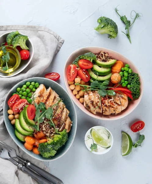 Gesunde Hühnerbuddha Schale Mit Gemüse Kichererbsen Und Quinoa Gegrillter Hühnchensalat — Stockfoto