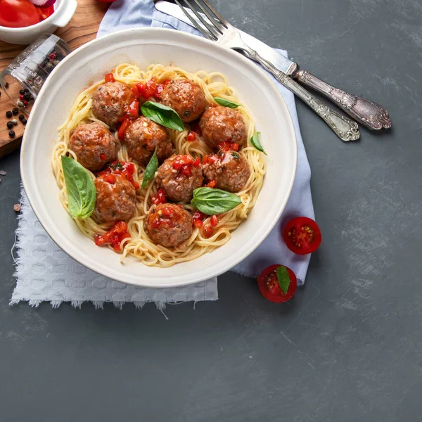 Köttbullar Med Tomatsås Och Spaghetti Äkta Italienskt Recept Ovanifrån Kopiera — Stockfoto