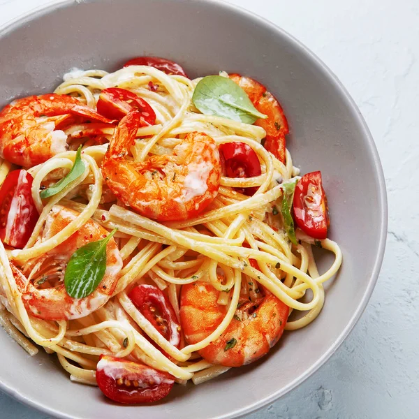 Pasta Con Gambas Salsa Blanca Cocina Italiana Vista Superior — Foto de Stock