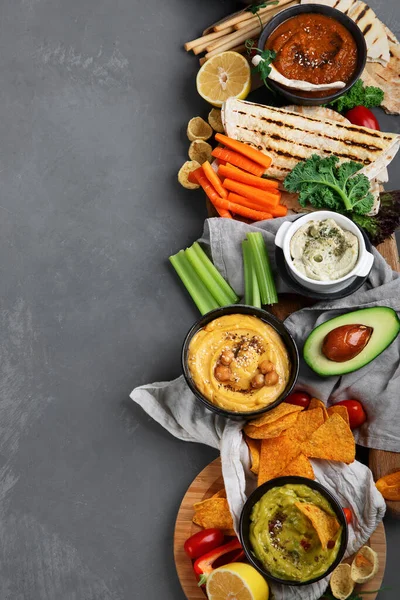 Verschillende Soorten Hummus Dips Met Snacks Traditioneel Zelfgemaakte Snacks Concept — Stockfoto