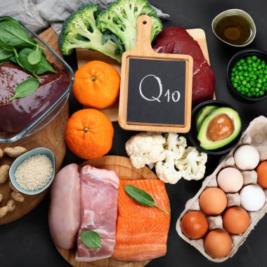 Sağlıklı besin, bağışıklık sistemini destekleyen koenzim Q10 içerir. Üst manzara, kara yaban domuzu