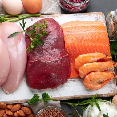 Protein açısından en iyi ürünler. Sağlıklı beslenme ve beslenme konsepti. Üst görünüm