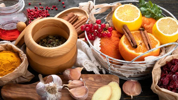 Healthy Products Immunity Stimulating Cold Remedies Wooden Table Natural Medicine — Stock Photo, Image