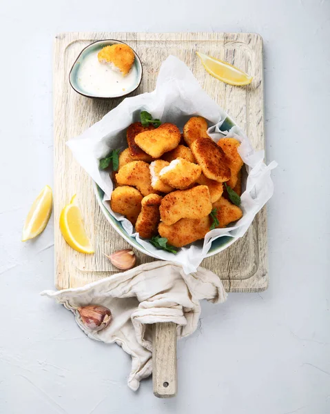 Nuggets Frango Crocante Frito Com Ketchup Tábua Madeira Vista Superior — Fotografia de Stock