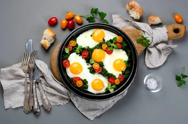 Fried Eggs Spinach Cherry Tomatoes Coffee Side Breakfast Grey Background — Stock Photo, Image