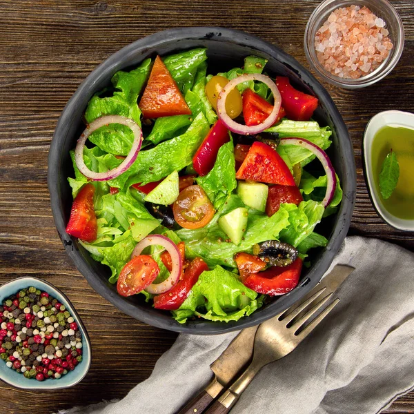 Ensalada Verduras Frescas Sobre Fondo Madera Concepto Alimentación Saludable Vista — Foto de Stock