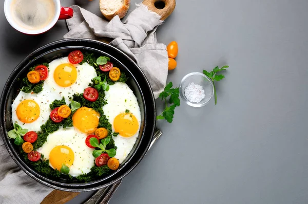 Fried Eggs Spinach Cherry Tomatoes Coffee Side Breakfast Grey Background — Stock Photo, Image