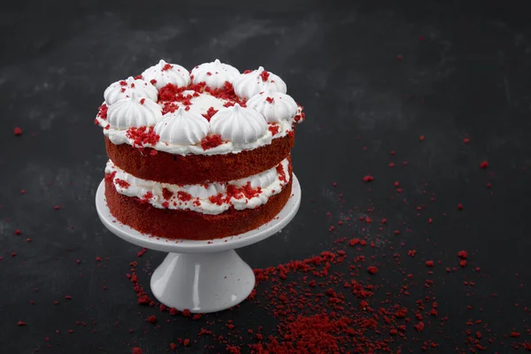 Delicioso Pastel Casero Terciopelo Rojo Con Merengue Crema Mascarpone Sobre — Foto de Stock