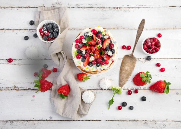 Tort Delicios Casă Fructe Pădure Proaspete Cremă Mascarpone Fundal Din — Fotografie, imagine de stoc