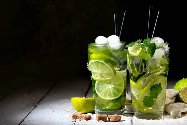 Cocktail Mojito Frais Sur Fond Sombre Concept Boissons Estivales Vue — Photo