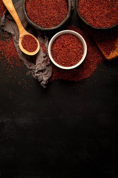 Red Quinoa Seeds Dark Background Healthy Vegan Food Concept Top — 图库照片
