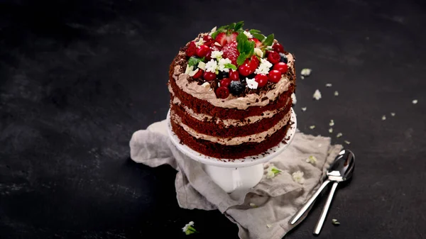 Delicious Homemade Chocolate Cake Fresh Berries Mascarpone Cream Dark Background — Zdjęcie stockowe