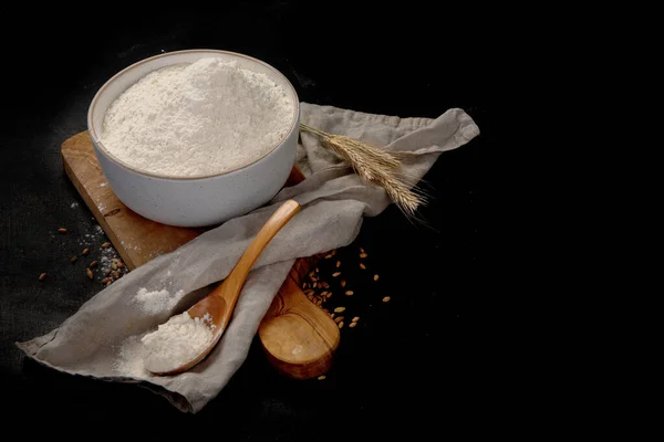 Wheat Flour Dark Background Food Preparing Concept Copy Space — 스톡 사진