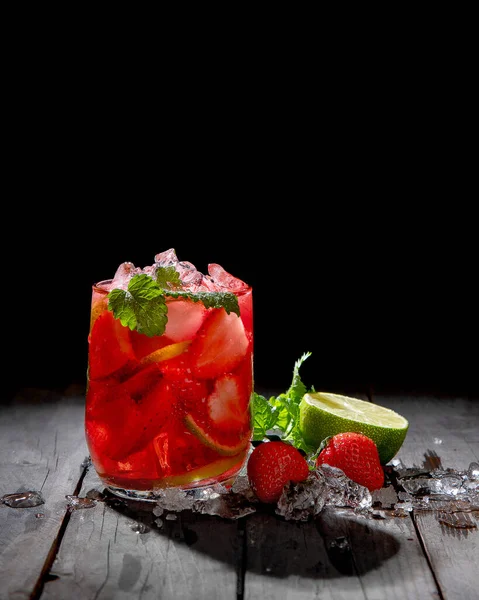 Fresh Made Strawberry Dark Background Summer Drinks Concept Front View — Foto de Stock