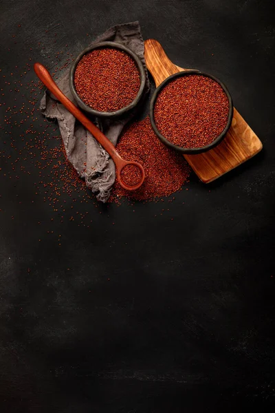 Red Quinoa Seeds Dark Background Healthy Vegan Food Concept Top — 스톡 사진