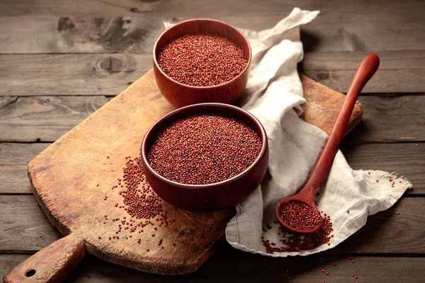 Red Quinoa Seeds Wooden Background Healthy Vegan Food Concept — 스톡 사진