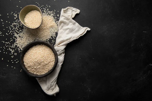 Semilla Sésamo Blanco Negro Sobre Fondo Negro Concepto Comida Ecológica — Foto de Stock