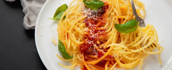 Delicious Appetizing Italian Pasta Spaghetti Tomato Sauce Parmesan Basil Plate — Fotografia de Stock