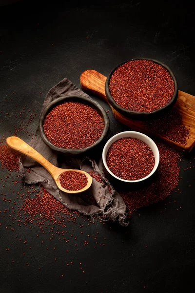 Red Quinoa Seeds Dark Background Healthy Vegan Food Concept — 스톡 사진