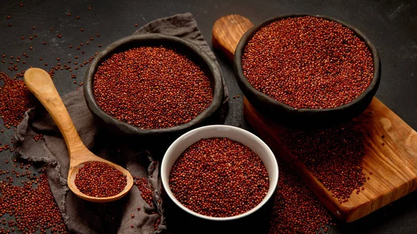 Red Quinoa Seeds Dark Background Healthy Vegan Food Concept — 스톡 사진