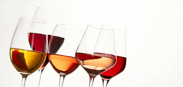 Rode Roze Witte Wijn Glazen Witte Achtergrond — Stockfoto