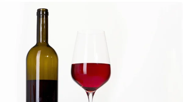 Giovane Donna Che Tiene Bicchiere Vino Rosato Sfondo Bianco Mano — Foto Stock