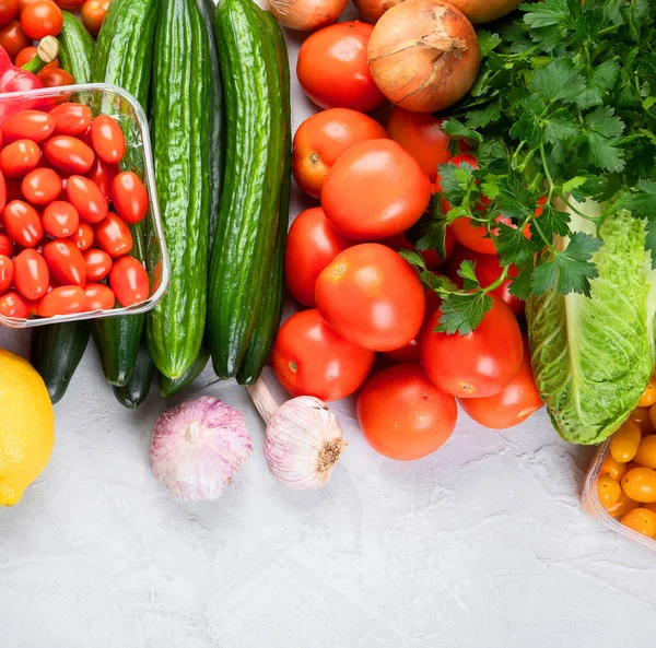 En iyi bağışıklık kaynaklarının kolajı gri arka planda sağlıklı gıdaları artırır. Yüksek miktarda antioksidan, mineral ve vitamin içeren yiyecekler. Boşluğu kopyala, üst yaşam