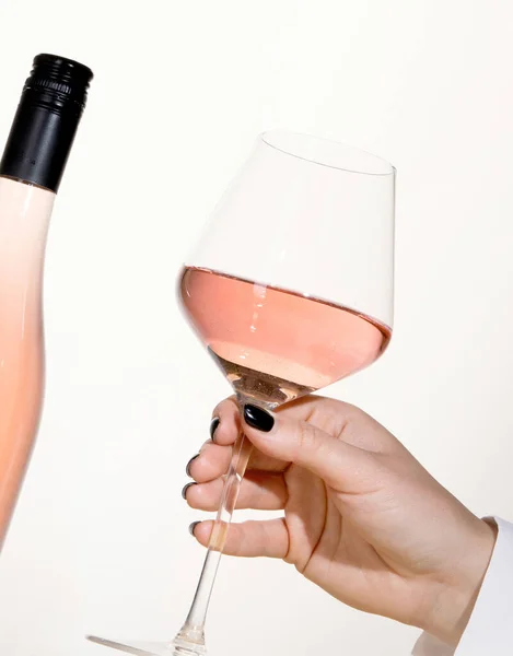 Junge Frau Mit Einem Glas Rosenwein Auf Weißem Hintergrund Hand — Stockfoto