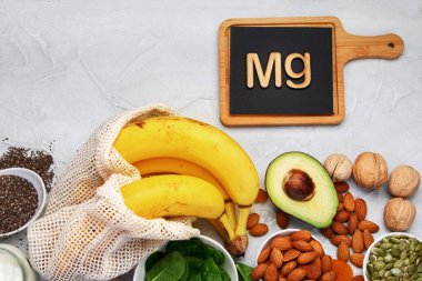 Magnezyum içeren çeşitli ürünler. Sağlıklı diyet yemekleri. Üst görünüm, alanı kopyala