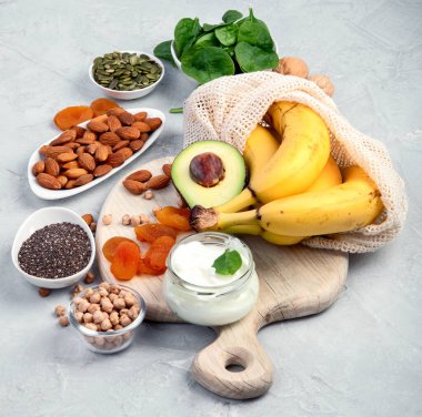 Magnezyum içeren çeşitli ürünler. Sağlıklı diyet yemekleri. 