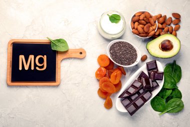 Magnezyum içeren çeşitli ürünler. Sağlıklı diyet yemekleri. Üst görünüm, alanı kopyala