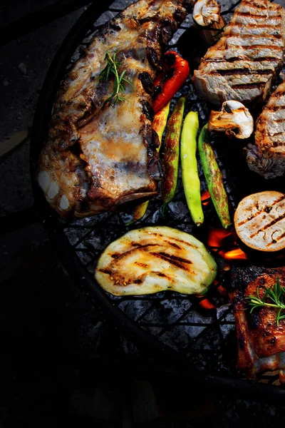 Grilled Meat Vegetables Barbecue Kettle Outdoor Food Concept Top View —  Fotos de Stock