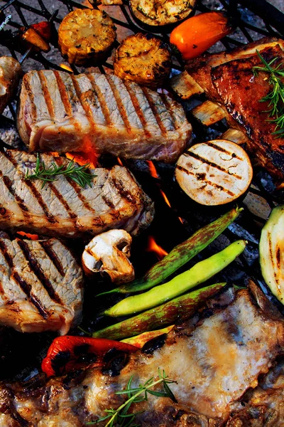 Grilled Meat Vegetables Barbecue Kettle Outdoor Food Concept Top View — Foto de Stock